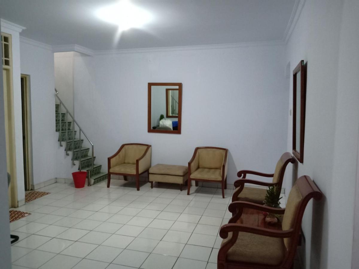 Reddoorz Hostel @ Feliz Noche Cengkareng Cakarta Dış mekan fotoğraf
