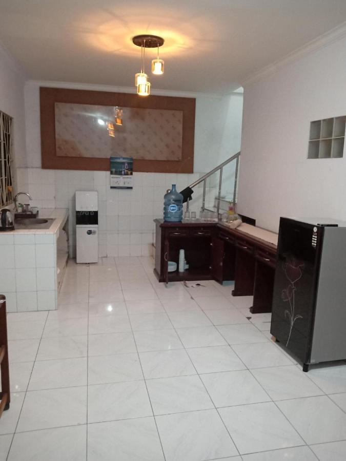 Reddoorz Hostel @ Feliz Noche Cengkareng Cakarta Dış mekan fotoğraf