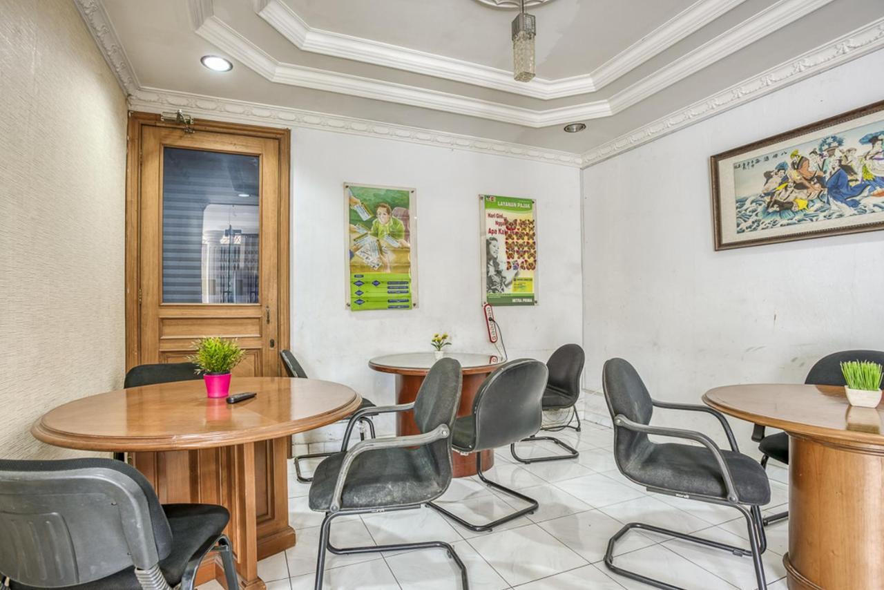 Reddoorz Hostel @ Feliz Noche Cengkareng Cakarta Dış mekan fotoğraf
