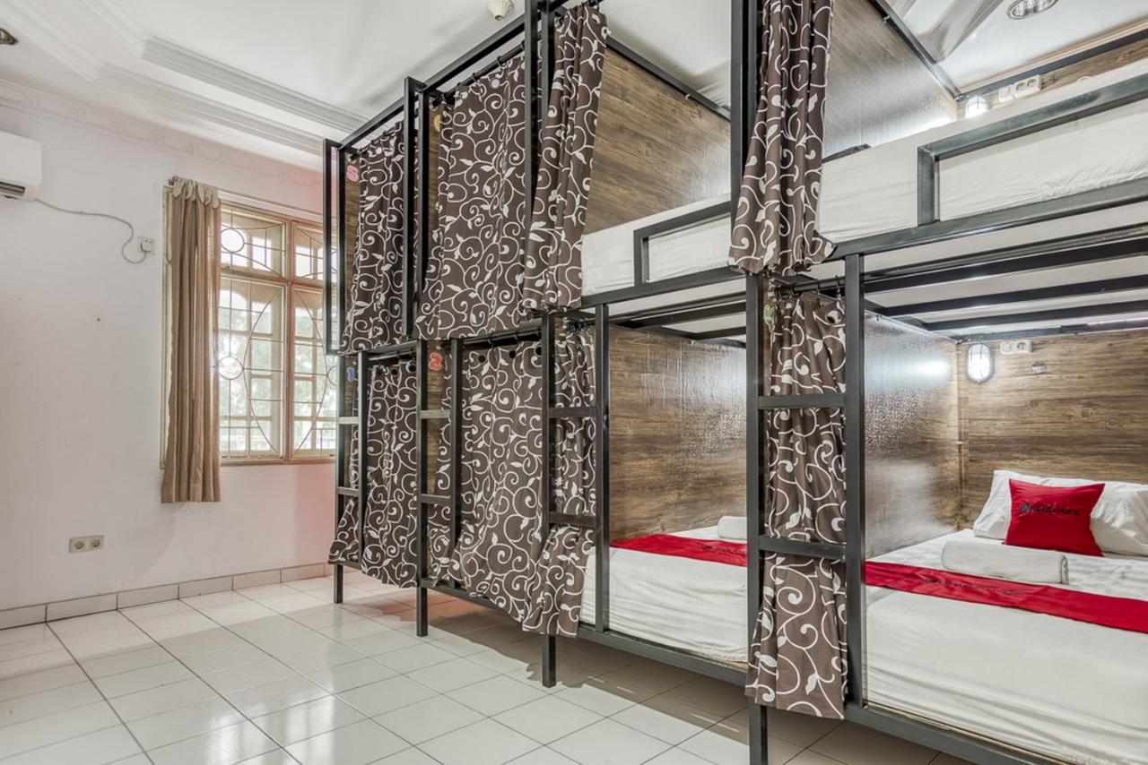 Reddoorz Hostel @ Feliz Noche Cengkareng Cakarta Dış mekan fotoğraf