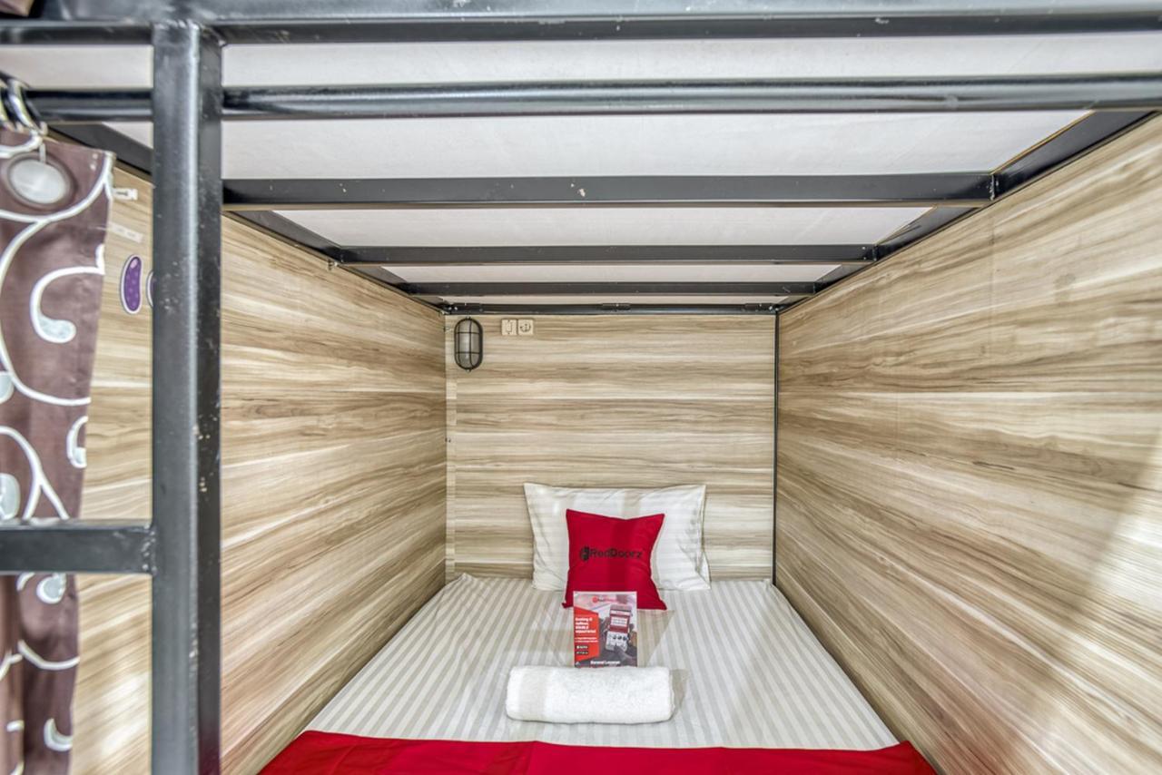 Reddoorz Hostel @ Feliz Noche Cengkareng Cakarta Dış mekan fotoğraf