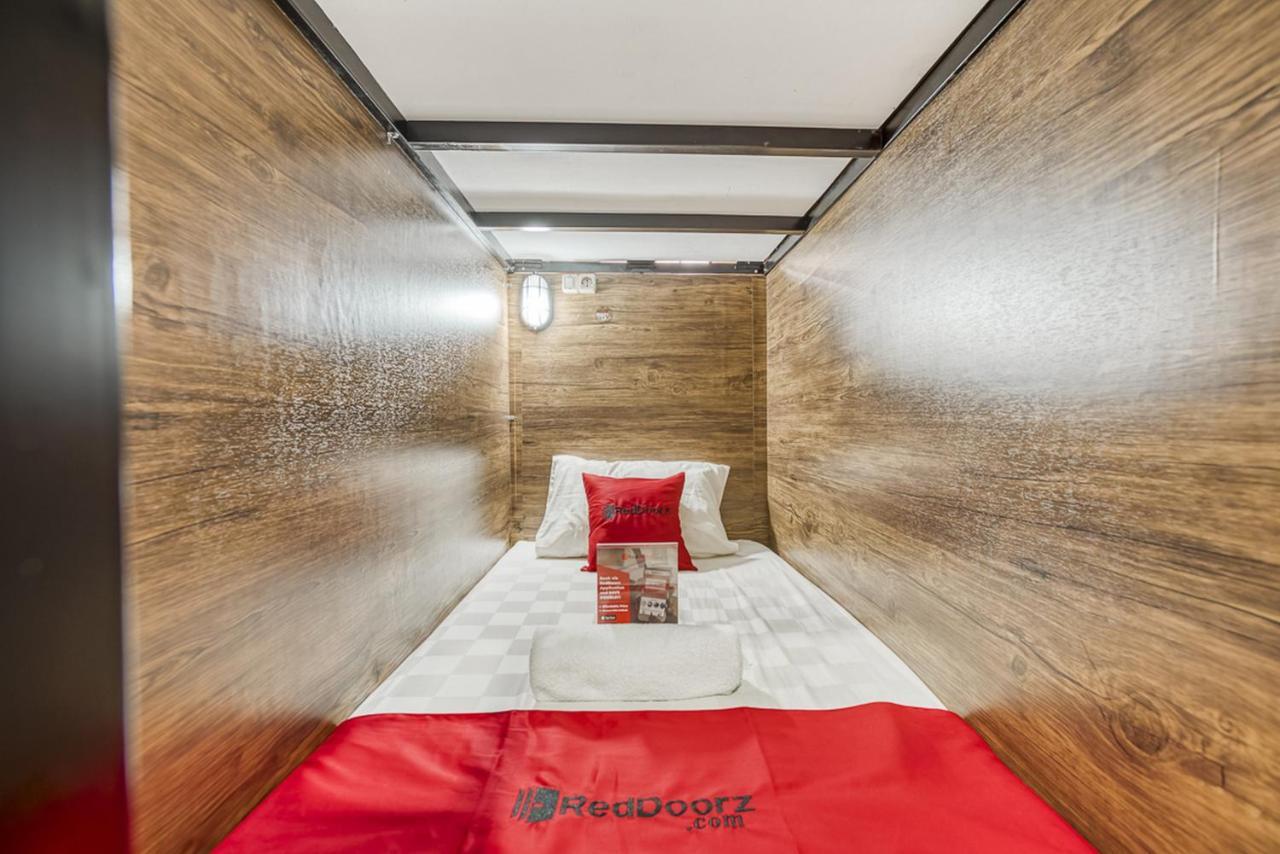 Reddoorz Hostel @ Feliz Noche Cengkareng Cakarta Dış mekan fotoğraf