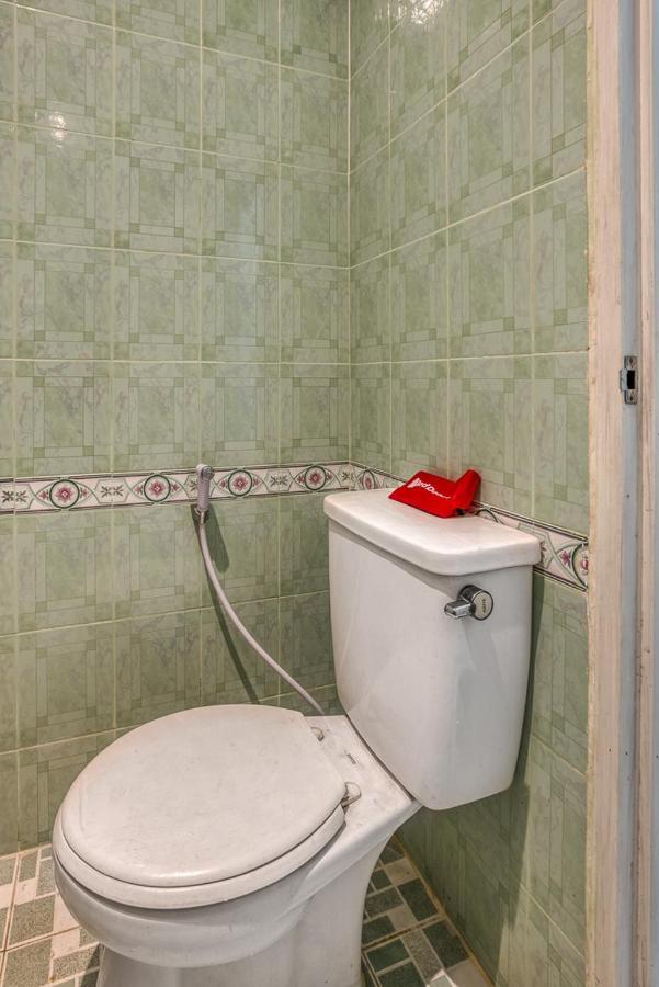 Reddoorz Hostel @ Feliz Noche Cengkareng Cakarta Dış mekan fotoğraf